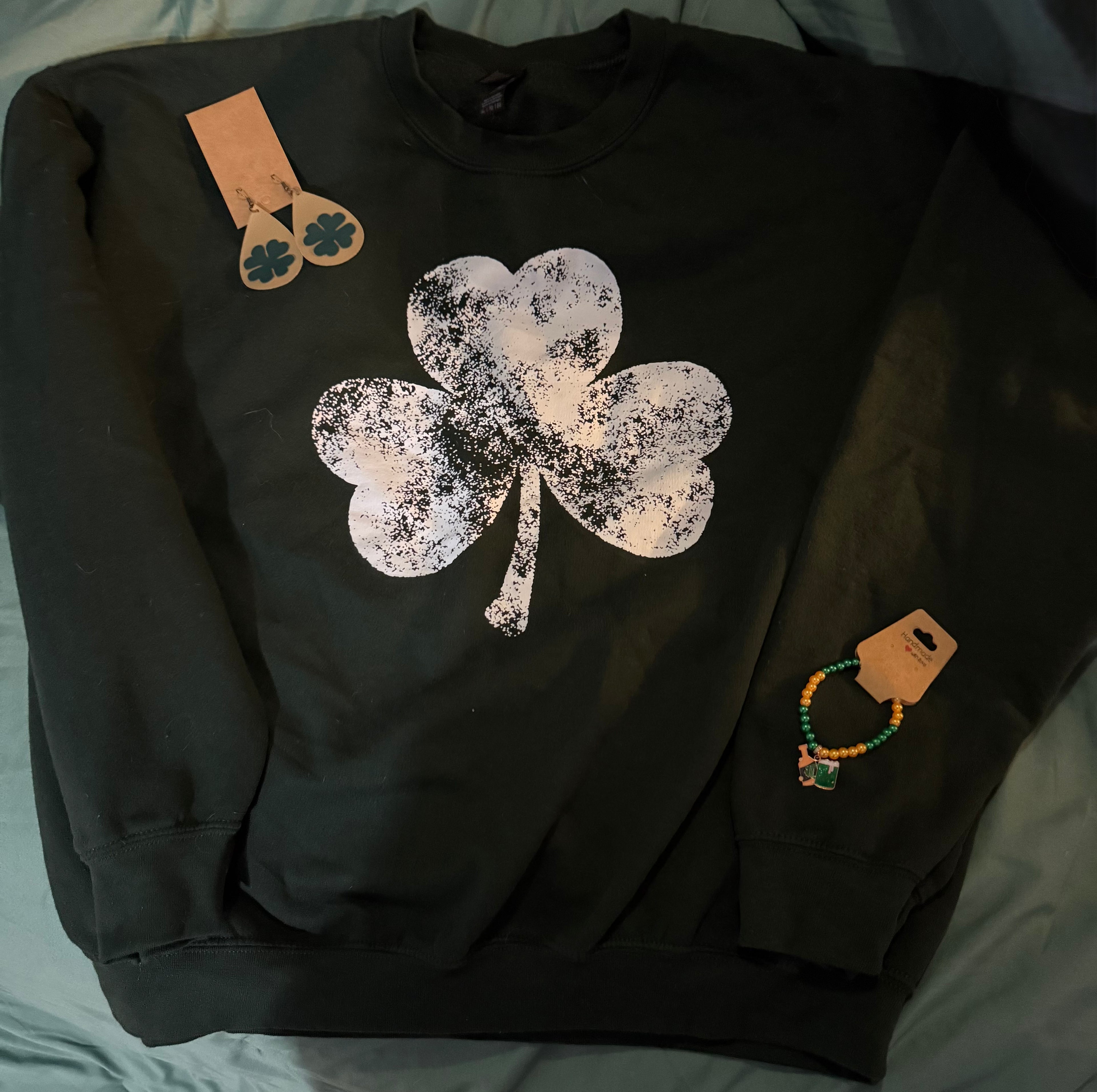 Golden Dark Green Clover Uni-Sex Sweatshirt
